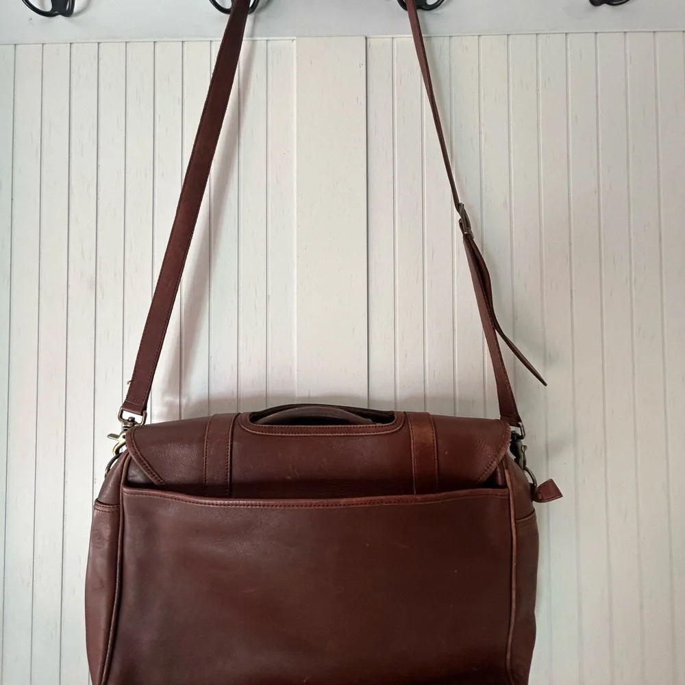 Classic Brown Leather Messenger Bag